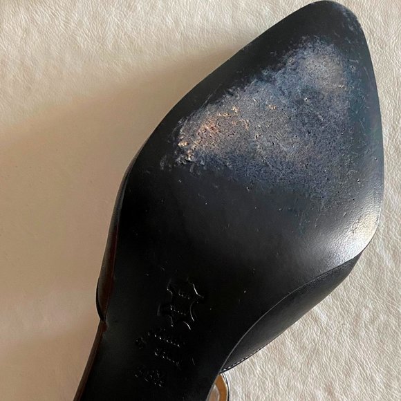 Maria Cristina Woman's Leather Pointy Toe Pumps - Picture 14 of 15